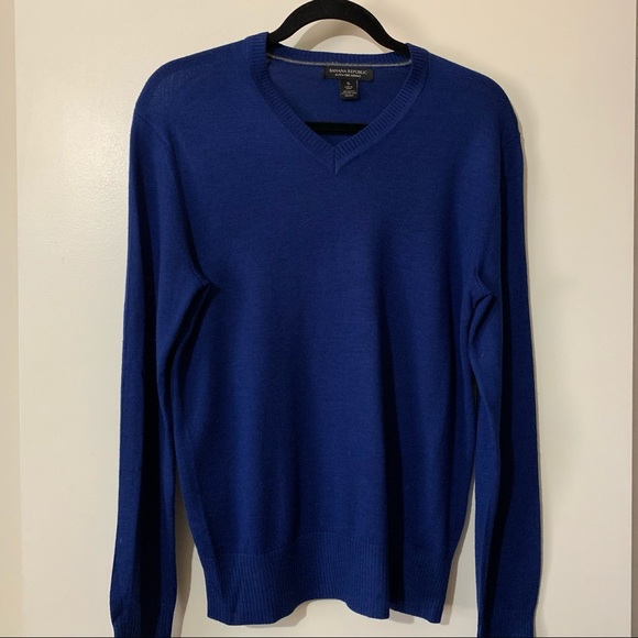 Banana Republic Extra Fine Merino V-neck Sweater - Picture 2 of 8